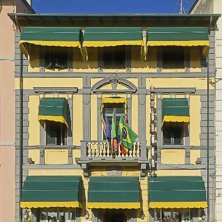 Hotel Bahia Виареджо Екстериор снимка