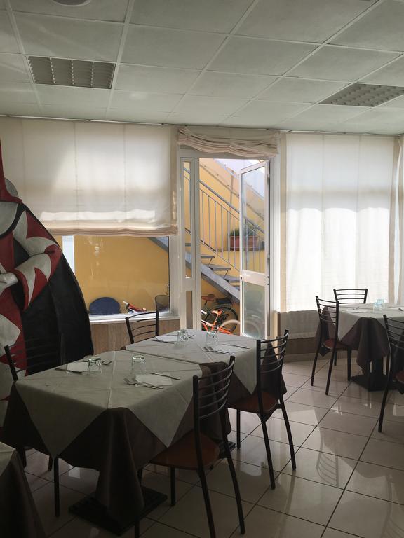 Hotel Bahia Виареджо Стая снимка