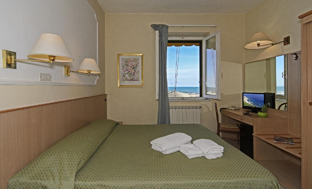Hotel Bahia Виареджо Стая снимка