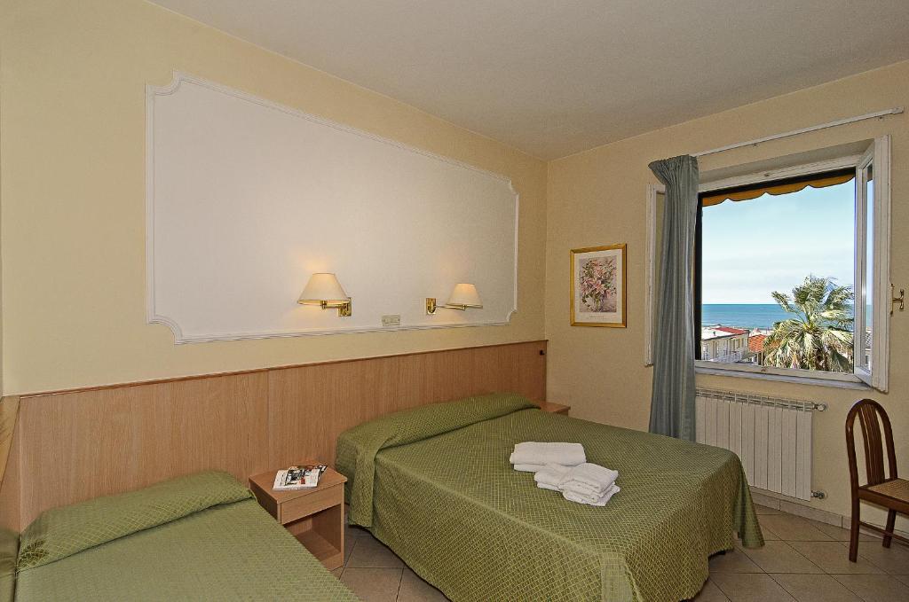 Hotel Bahia Виареджо Стая снимка