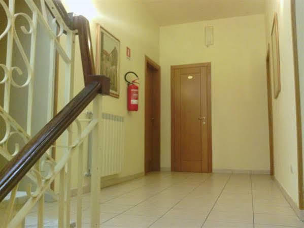 Hotel Bahia Виареджо Екстериор снимка