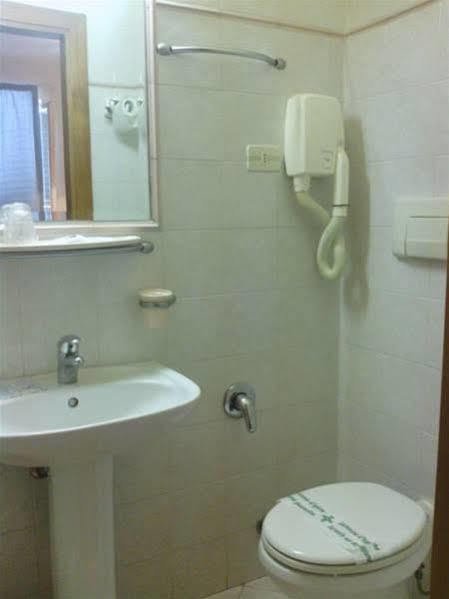 Hotel Bahia Виареджо Екстериор снимка